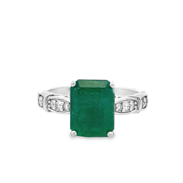 18 Karat White Gold Emerald Ring