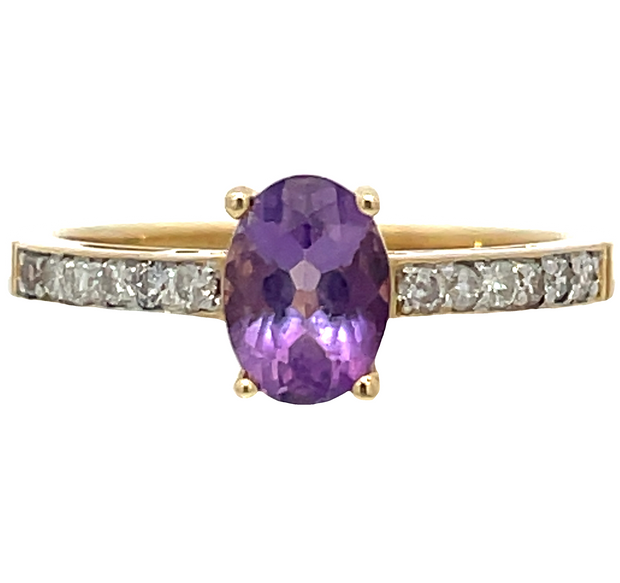 14 Karat Yellow Gold Oval Amethyst Ring